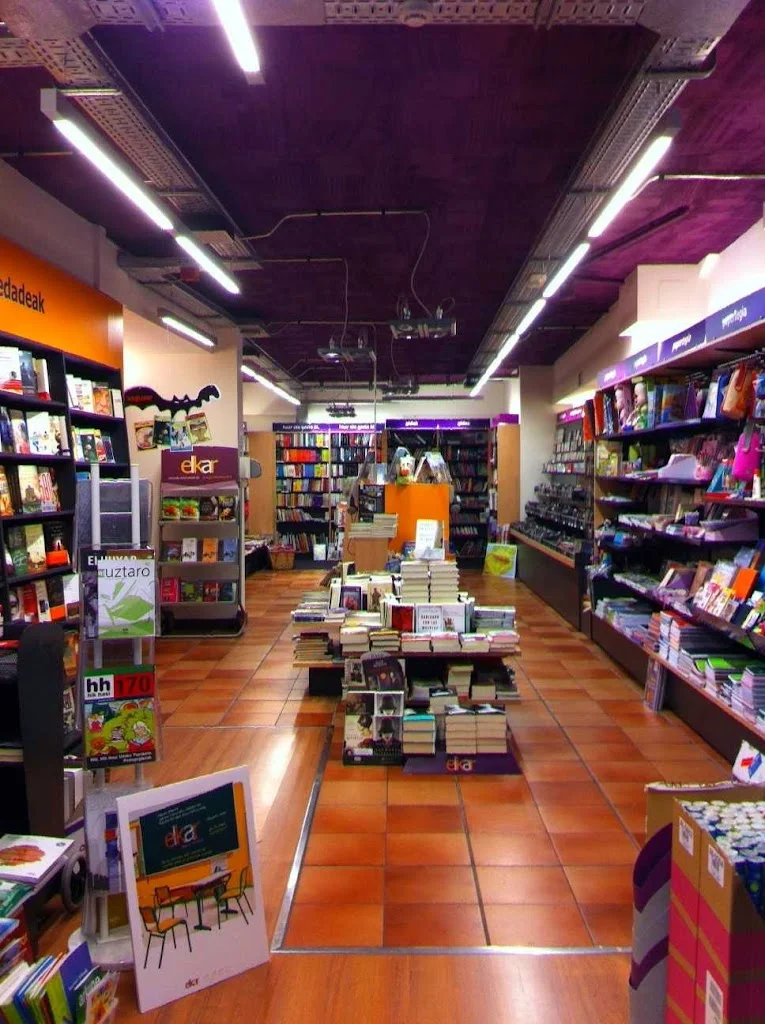 Foto 3 de Elkar liburu-denda Libreria Arrasate