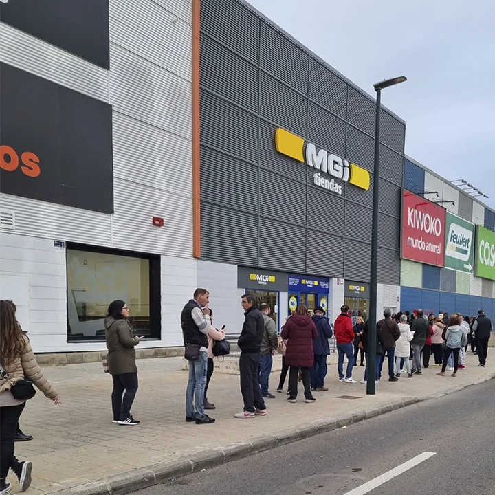 Foto 4 de Tiendas Mgi La Pobla de Vallbona