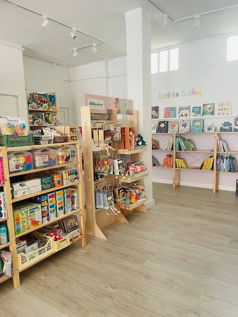 Foto 3 de Tribujito | Tienda de Juguetes educativos, Calzado respetuoso, Libros infantiles, y Crianza